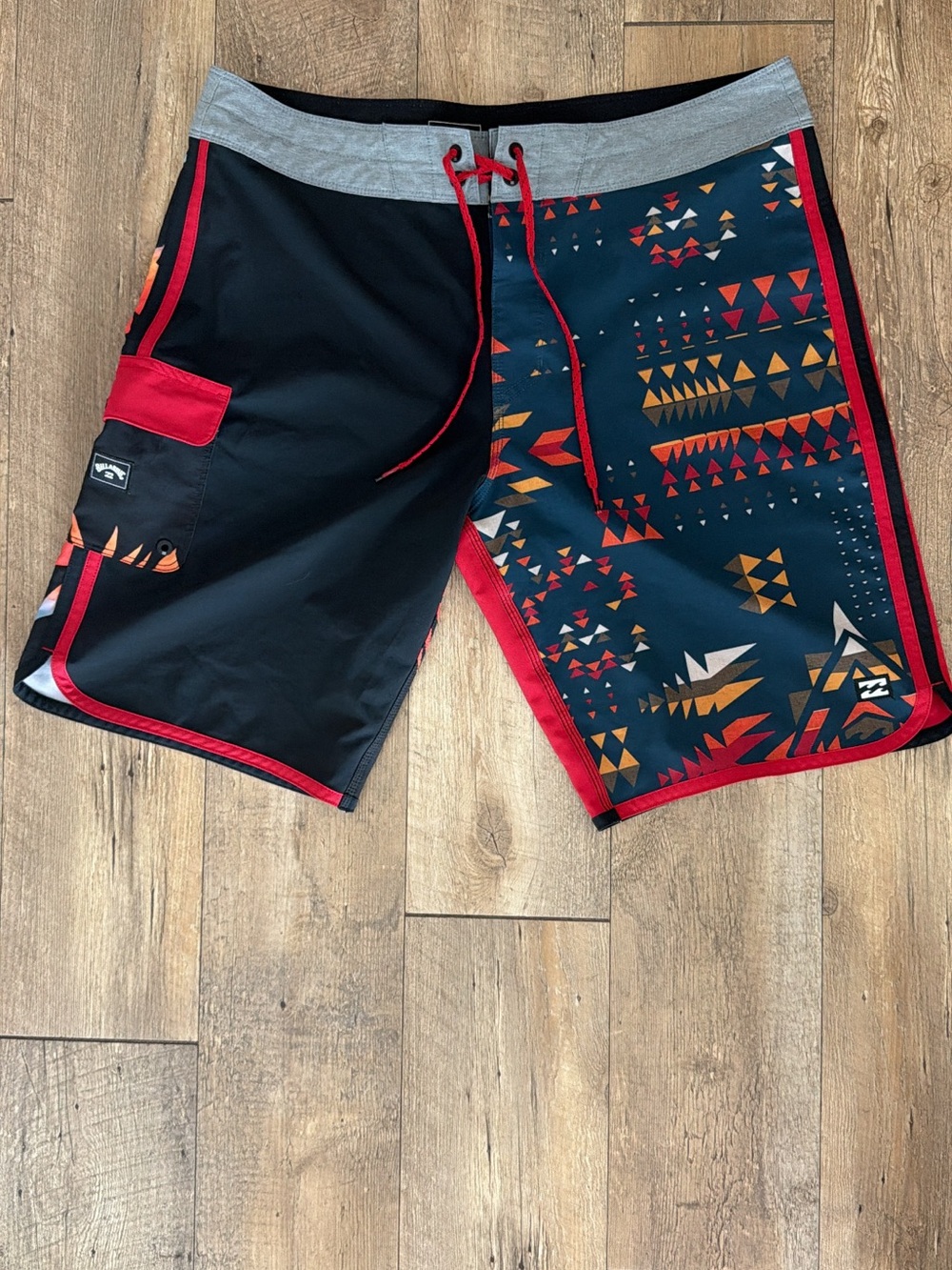 Billabong Men’s Sundays Pro 19” Boardshorts, Split Geometric Pattern - Size 33